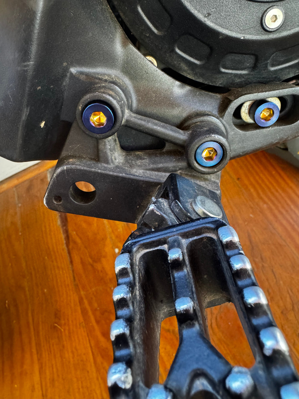 Titanium peg bracket bolts