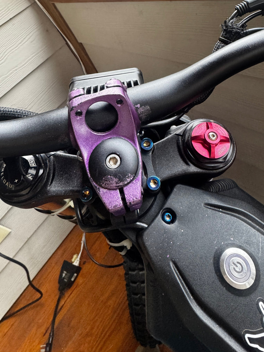 Titanium direct stem mount bolts